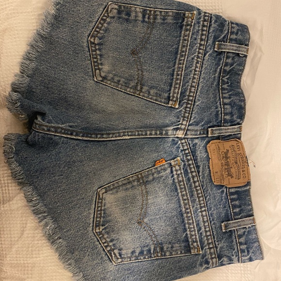 Levi shorts - Picture 2 of 3